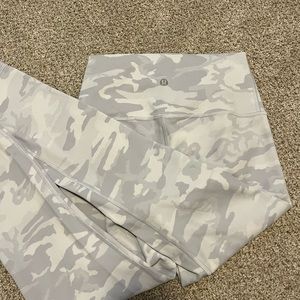 Lululemon wunder under leggings size 4